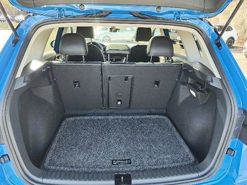 Certified 2025 Volkswagen Taos SE image 10