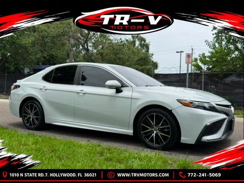 Used 2023 Toyota Camry SE FWD image 5