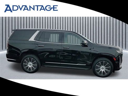 Used 2022 Cadillac Escalade Premium Luxury image 2