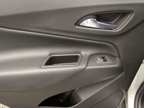 Used 2021 Chevrolet Equinox LT image 12