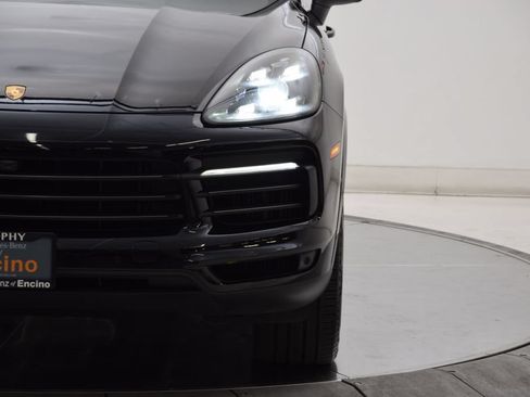 Used 2022 Porsche Cayenne AWD/4WD image 10