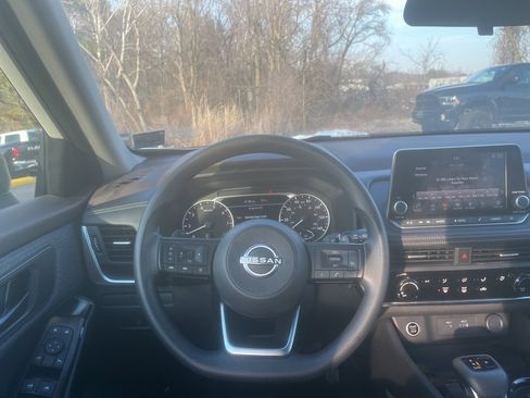 Used 2023 Nissan Rogue S image 12