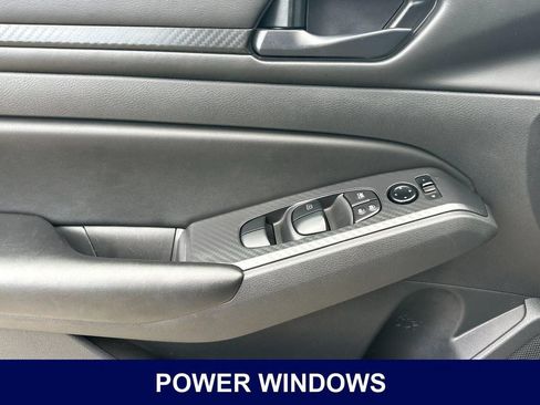Used 2023 Nissan Altima 2.5 SR FWD image 11