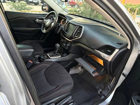 Used 2016 Jeep Cherokee 75th Anniversary FWD image 4