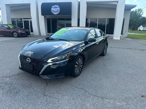 Used 2025 Nissan Altima 2.5 SV FWD image 1