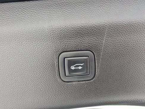 Used 2023 Buick Enclave Essence AWD/4WD image 38