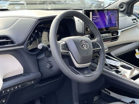 New 2026 Toyota Sienna Platinum AWD/4WD image 11