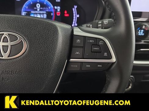 Used 2025 Toyota Grand Highlander AWD image 14