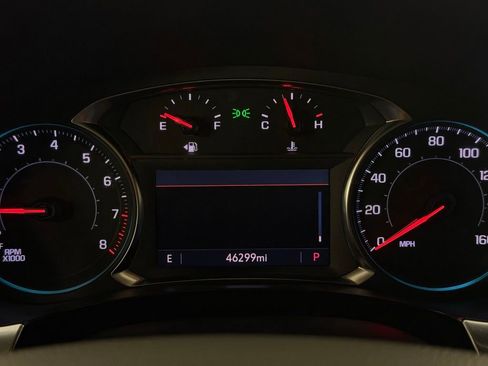 Used 2023 Chevrolet Traverse RS FWD image 14