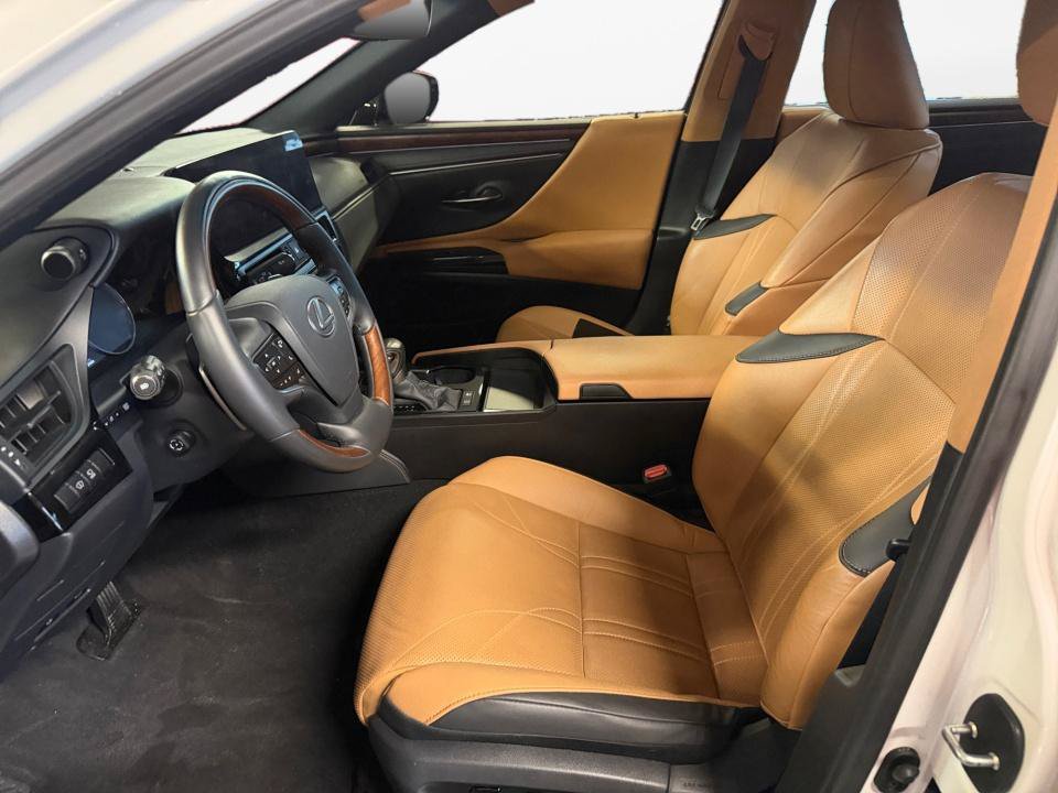 Used 2025 Lexus ES 300h w/ Technology Package FWD image 11
