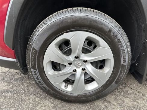 Used 2020 Toyota RAV4 LE image 29