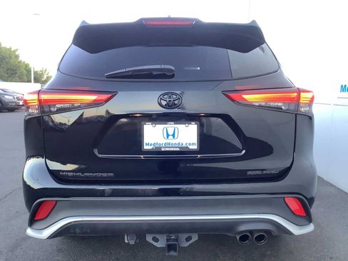 Used 2022 Toyota Highlander XSE AWD/4WD image 5