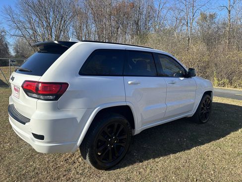 Used 2018 Jeep Grand Cherokee Altitude image 6