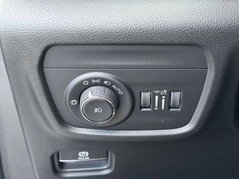 New 2025 Jeep Grand Cherokee Limited w/ Luxury Tech Group II AWD/4WD image 29