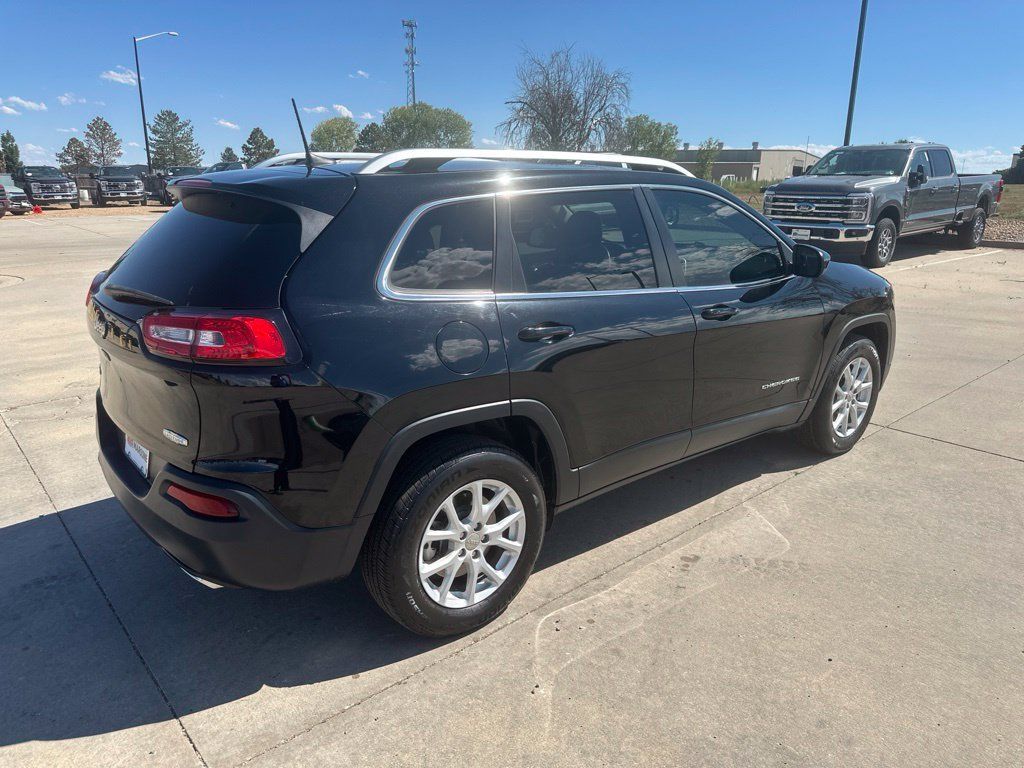 Used 2018 Jeep Cherokee Latitude Plus w/ Cold Weather Group AWD/4WD image 37