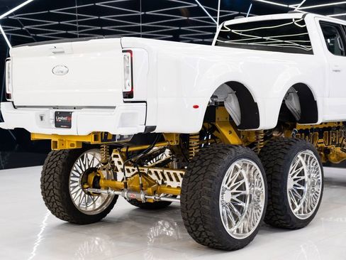 Used 2025 Ford F550 4x4 Crew Cab Super Duty image 16