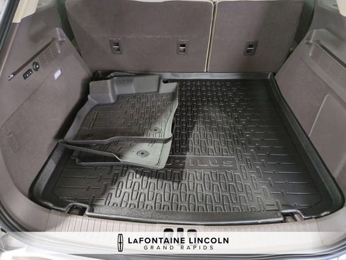 Used 2023 Lincoln Nautilus Reserve image 30