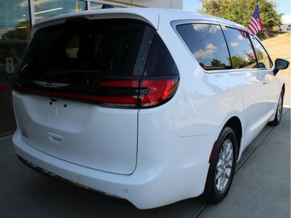 New 2026 Chrysler Pacifica Select