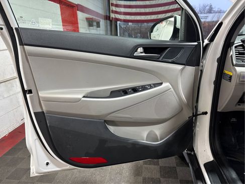Used 2018 Hyundai Tucson SE image 16