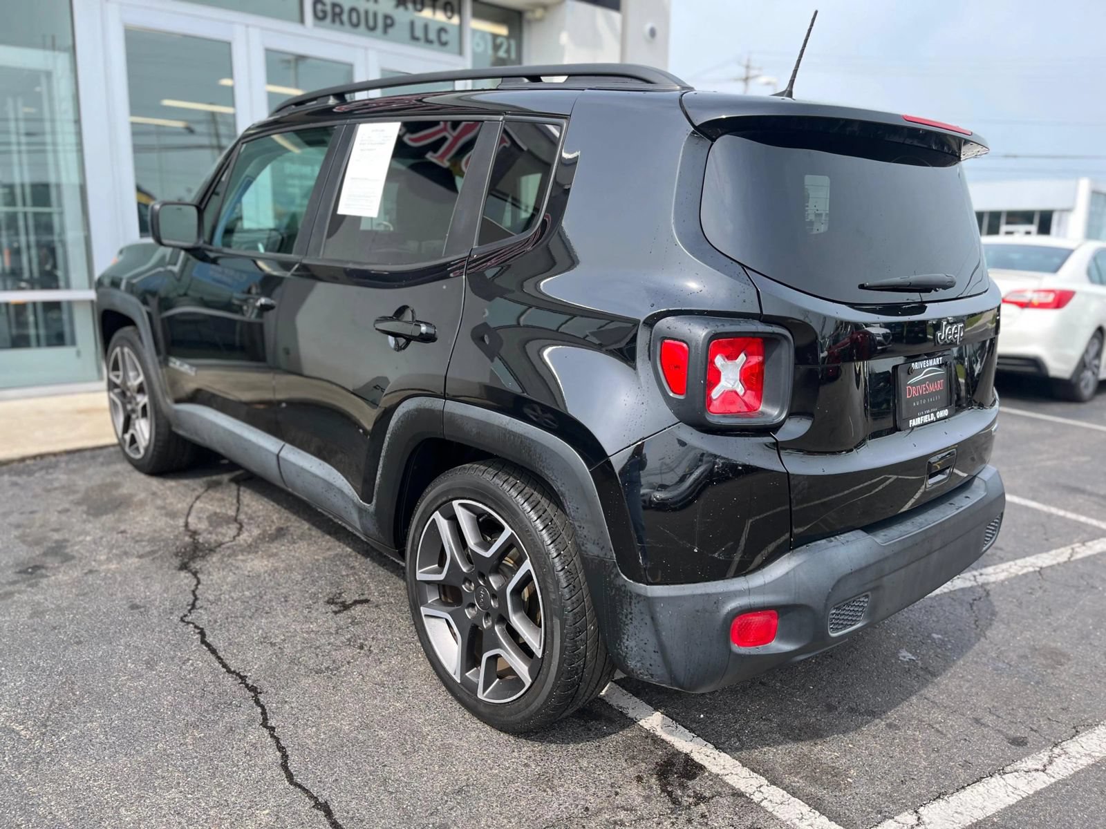 Used 2020 Jeep Renegade Latitude FWD image 9