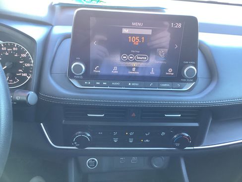 Used 2023 Nissan Rogue S image 36