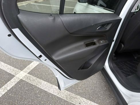 Used 2023 Chevrolet Equinox LT FWD image 9