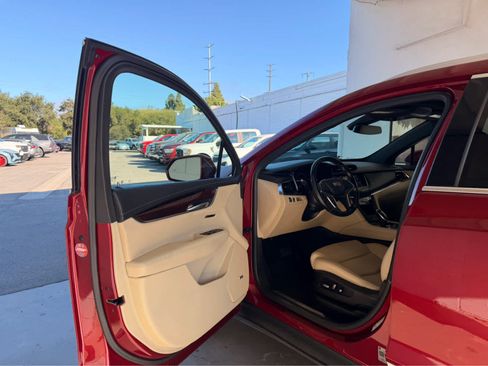 Used 2019 Cadillac XT5 Luxury w/ LPO, Radiant Package FWD image 5