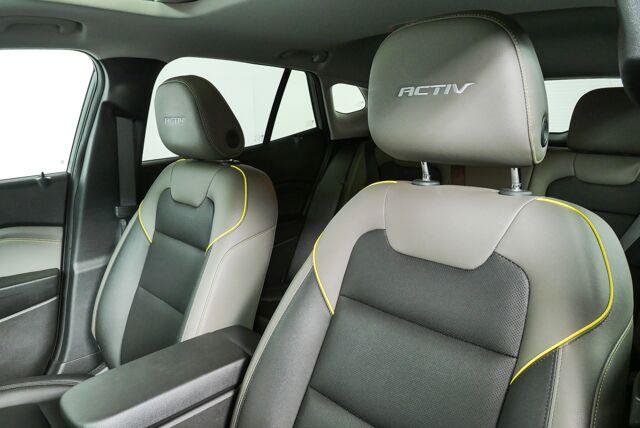 Used 2025 Chevrolet Trax ACTIV w/ Sunroof Package FWD image 6