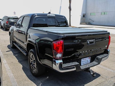 Used 2018 Toyota Tacoma SR5 RWD image 8