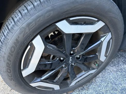 Certified 2024 Kia Telluride S w/ S Sunroof Package AWD/4WD image 11