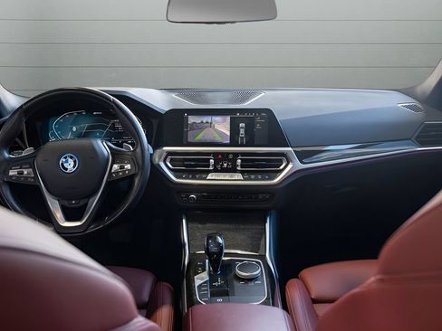 Used 2022 BMW 330e xDrive w/ Premium Package AWD/4WD image 18