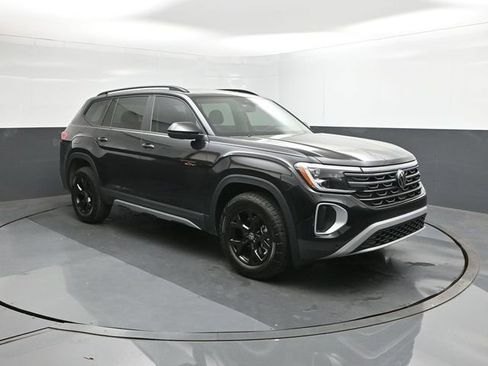 New 2026 Volkswagen Atlas Peak Edition image 17