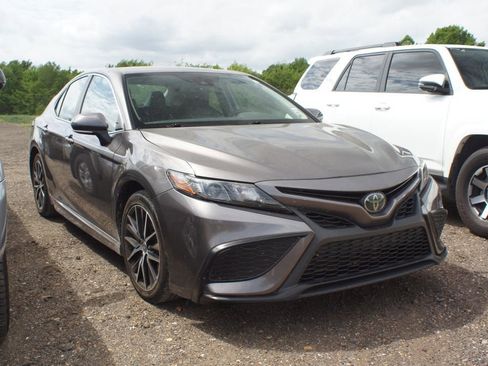 Used 2024 Toyota Camry SE w/ Convenience Package image 1