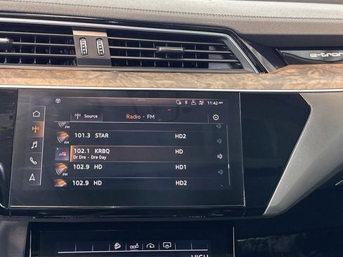 Used 2019 Audi e-tron Premium Plus w/ Cold Weather Package image 15