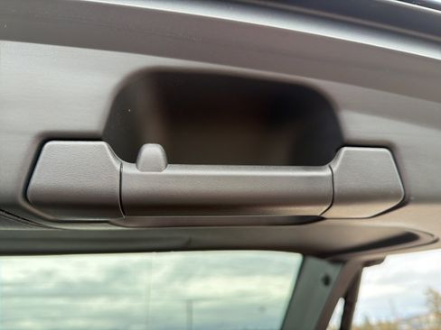 Used 2023 Volvo XC60 T8 Ultimate w/ Climate Package image 19