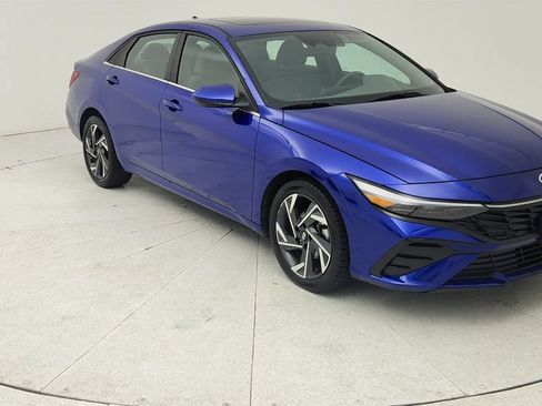 Used 2025 Hyundai Elantra SEL FWD image 1