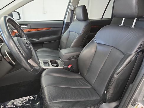Used 2011 Subaru Outback 3.6R Limited image 14