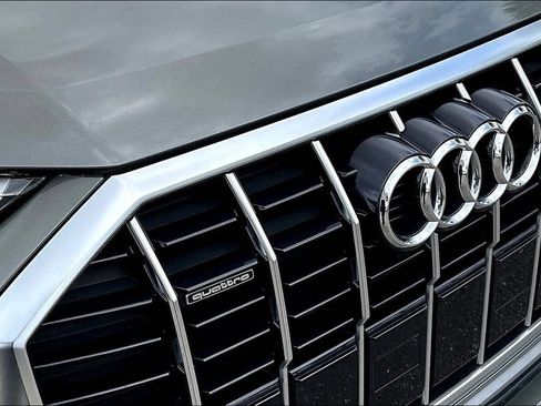 Used 2020 Audi Q3 2.0T Premium w/ Convenience Package AWD/4WD image 32