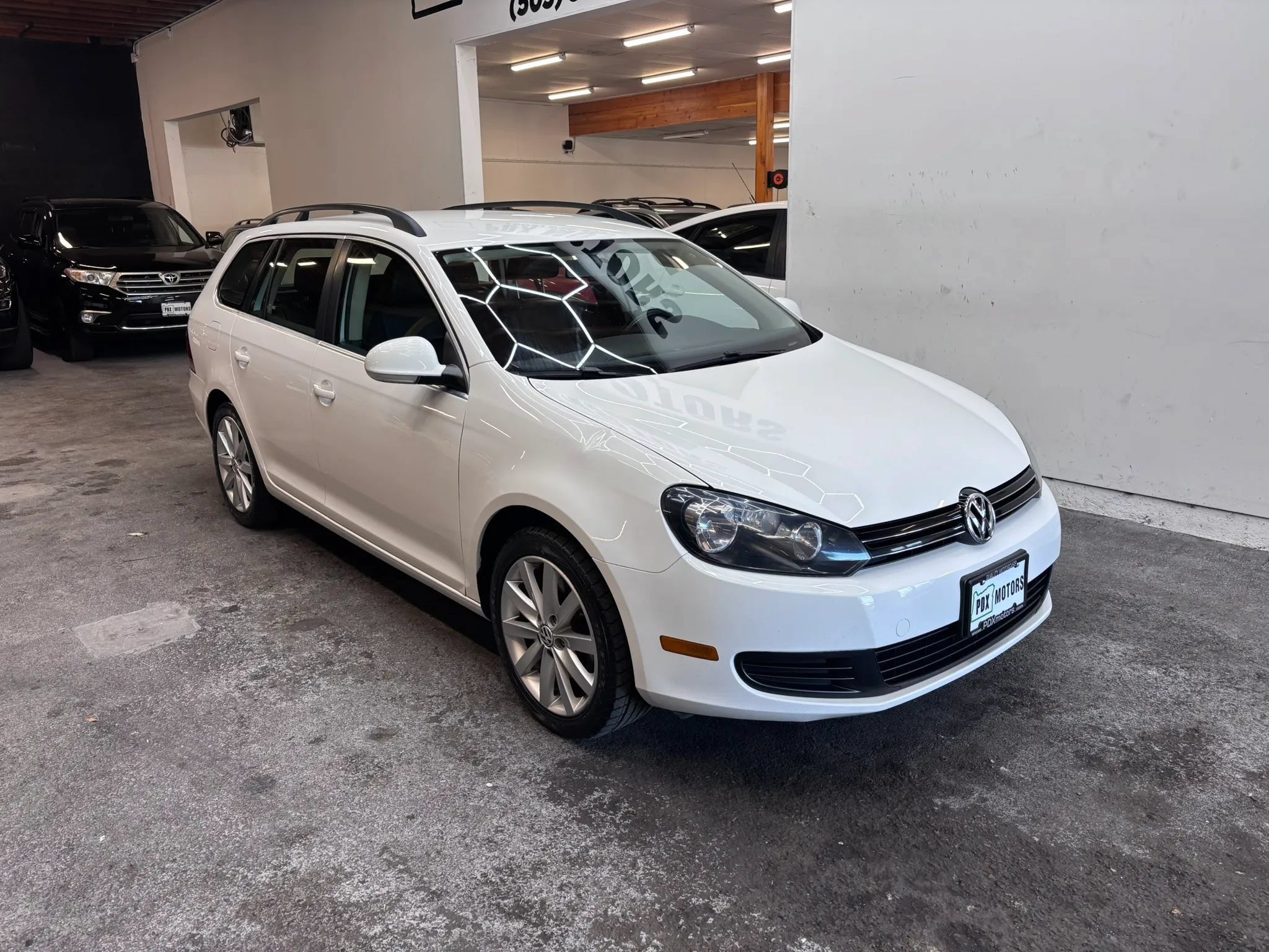 Used 2012 Volkswagen Jetta TDI FWD image 2