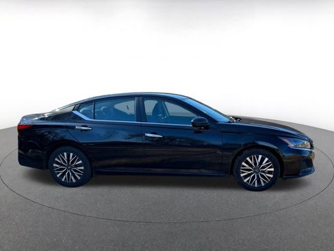 Used 2025 Nissan Altima 2.5 SV image 18