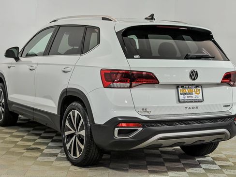 Certified 2023 Volkswagen Taos SE w/ Panoramic Sunroof Package AWD/4WD image 6