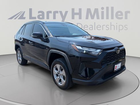 Used 2023 Toyota RAV4 XLE AWD/4WD image 7