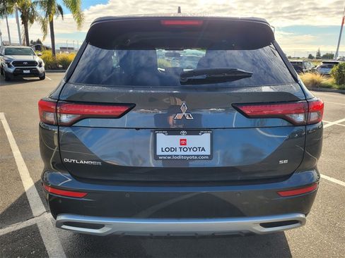 Used 2024 Mitsubishi Outlander SE image 5