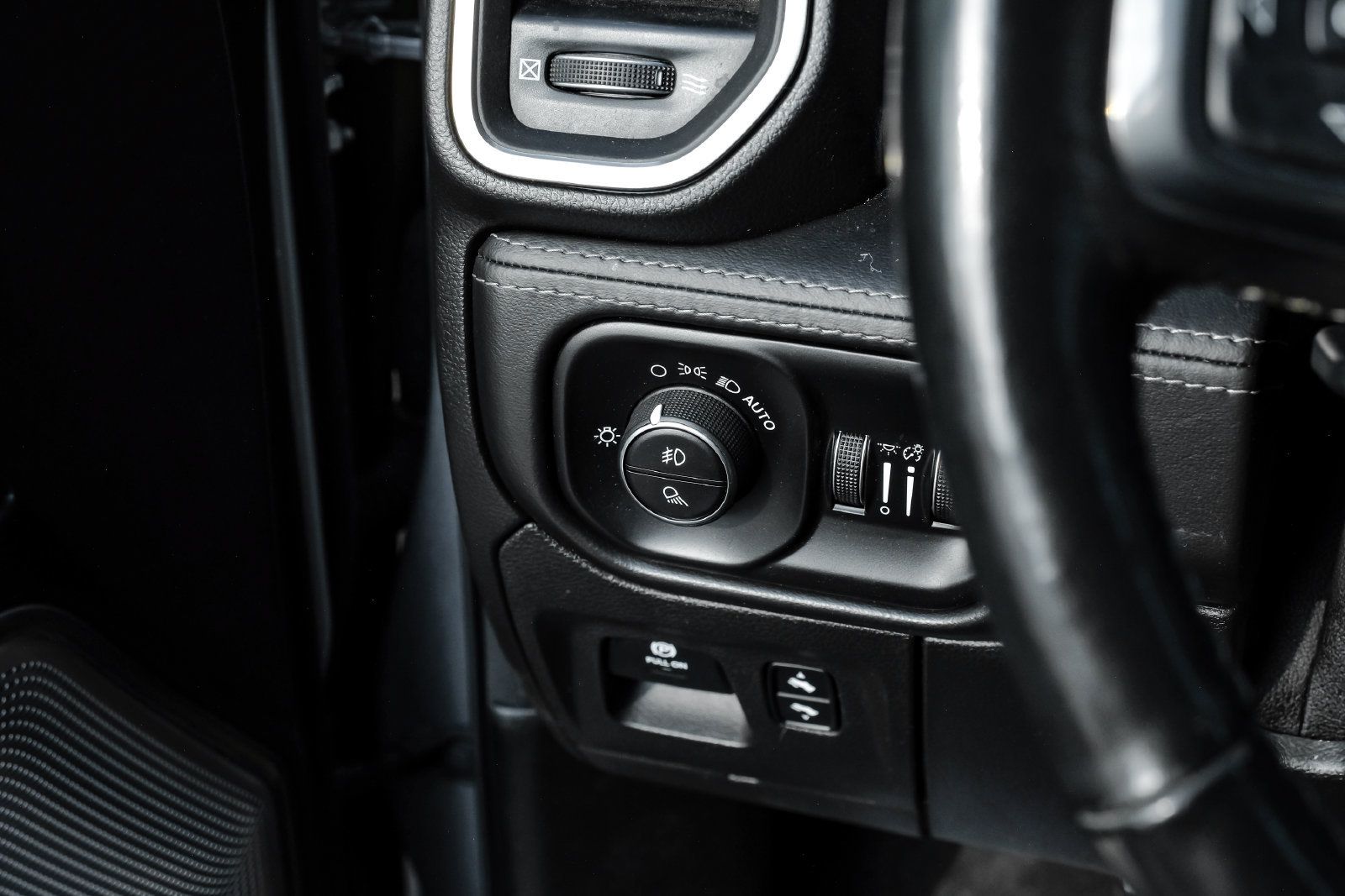 Used 2020 RAM 1500 Limited AWD/4WD image 32