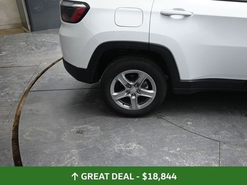 Used 2024 Jeep Compass Latitude image 23