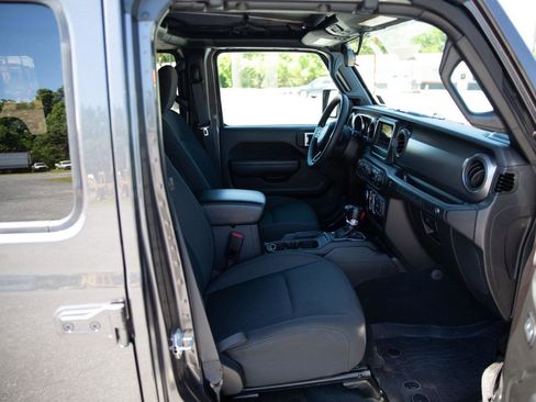Used 2023 Jeep Wrangler Unlimited AWD/4WD image 23