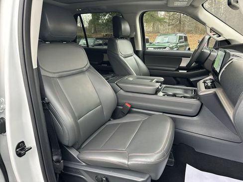 Used 2025 Ford Expedition Active image 29