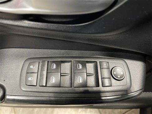 Used 2015 Jeep Cherokee Limited image 26