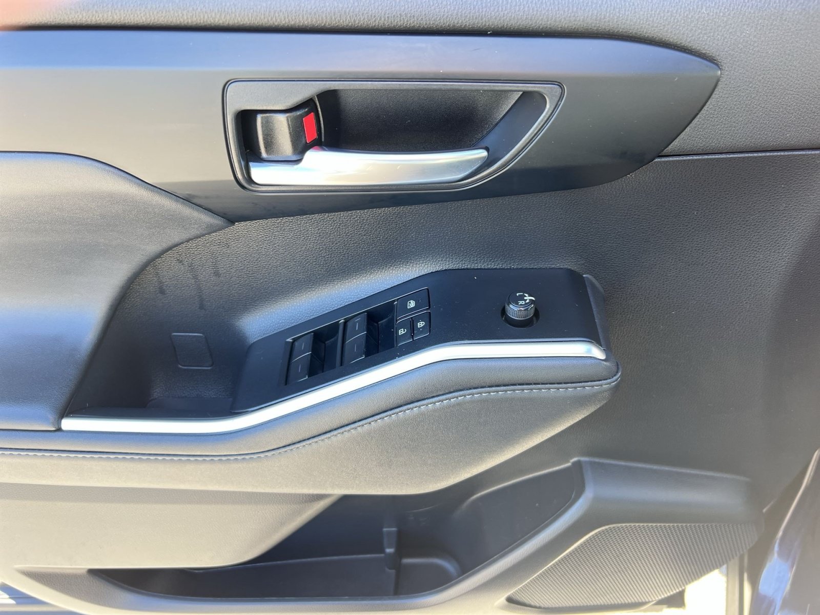Used 2022 Toyota Highlander XSE AWD/4WD image 15