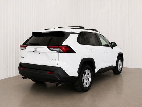 Used 2019 Toyota RAV4 XLE FWD image 6